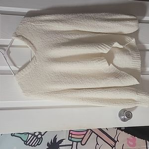 Cropped white long sleeved fluffy sweater